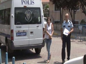 Benzin döküp evini yaktı