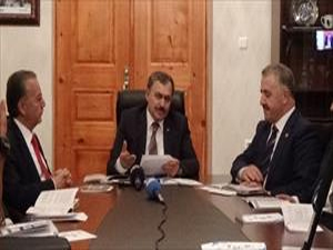 Bakan medyaya "baraj" eleştirisi yaptı