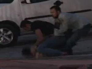 Arkadaşının kafasını defalarca...