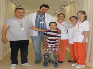 Sekiz yıl sonra ilk kez yürüdü