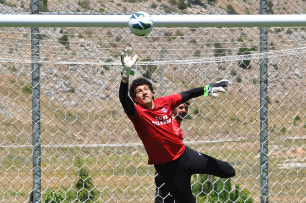 Trabzonspor kaleci beyin kanaması geçirdi!