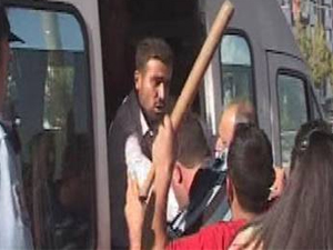 Kaza yerindeki kapkaça linç girişimi...