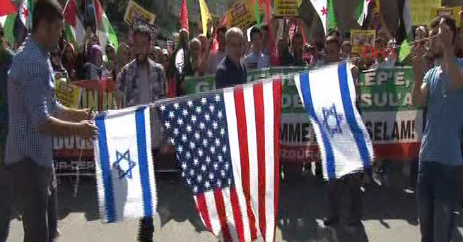 İsrail ve ABD bayraklarını yaktılar