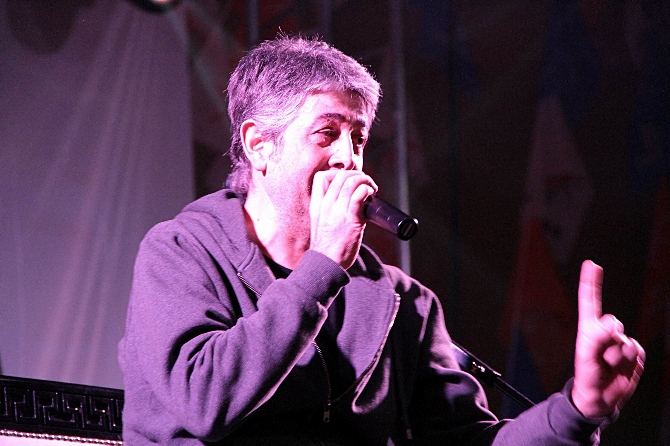 Ünlü Sanatçı Yoğun Bakımda