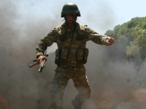 Asker kuş uçurtmuyor!