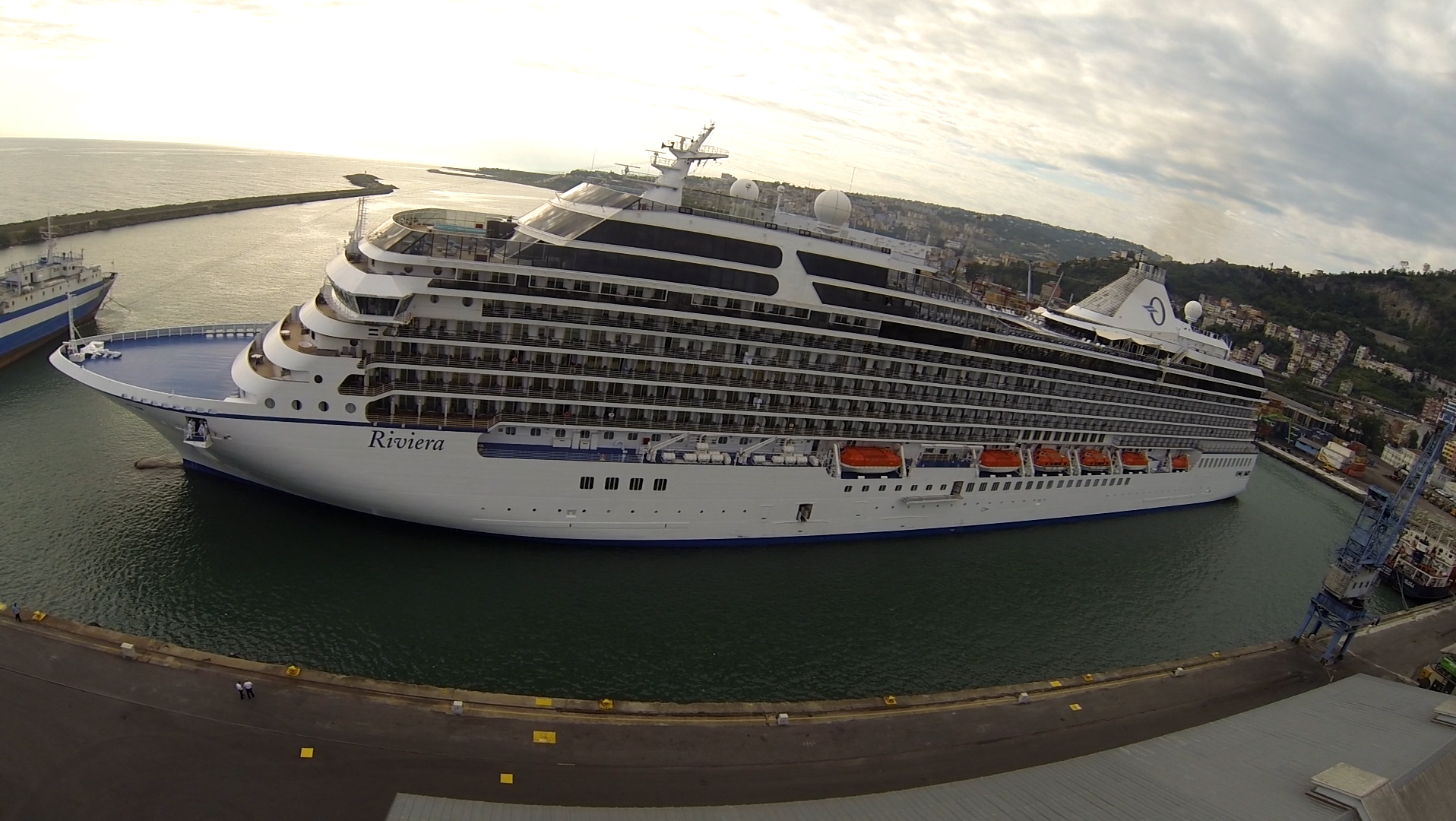 Başdöndüren gemi Trabzon'da