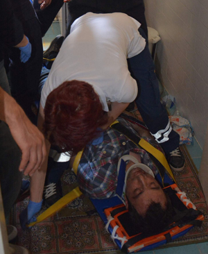 Anten ayarlamak için çatıya çıktı ve...