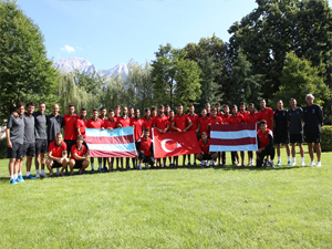 Kampta yıldönümü kutlaması