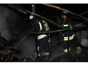 Babasına kızıp garajı yaktı