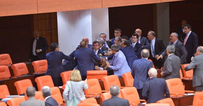 TBMM'de Milletvekilleri kavga etti