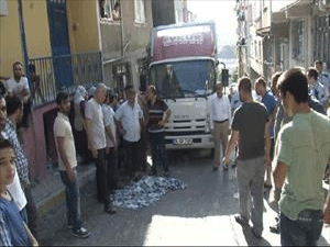 Kamyonetin Altında Kaldı