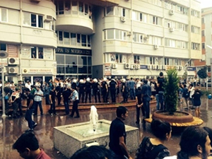 Hopa'da Demirtaş posteri gerginliği!