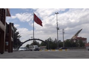 Bayrağı indiren hain yakalandı