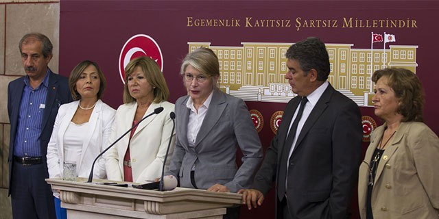 CHP'de kılıçlar çekildi