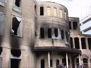 Almanya'da yine cami yandı