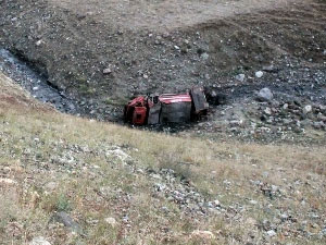 İtfaiye aracı uçuruma yuvarlandı!