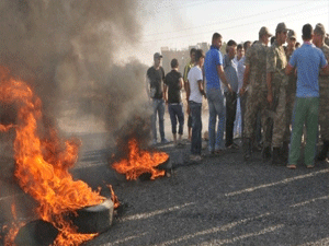 Mahalleliden elektrik kesintisine tepki