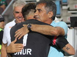 Güneş ve Onur öyle bir sarıldı ki