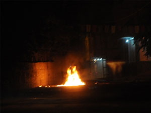 Karakola molotoflu saldırı!