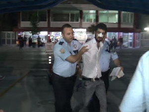 Alkollü sürücü polis bıcakladı