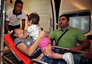 Yaralandı Çocuğunu bırakmadı