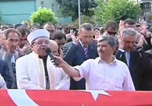 On tabut sıraya dizildi