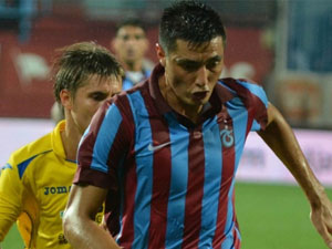 Cardozo'nun rakibi Falcao