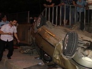 Kafasına otomobil düştü