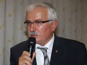 Gümrükçüoğlu Başkan’a havuz cevabı!