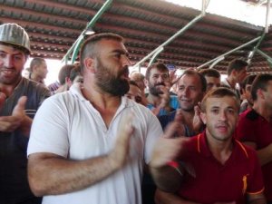 Arkadaşları için eylem yaptılar