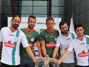 Eski TS'li imzayı attı!