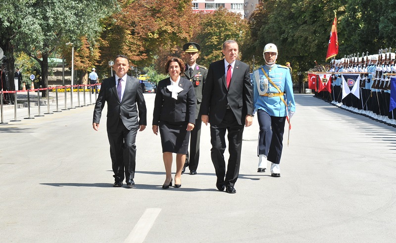 Neziroğlu  övgü aldı