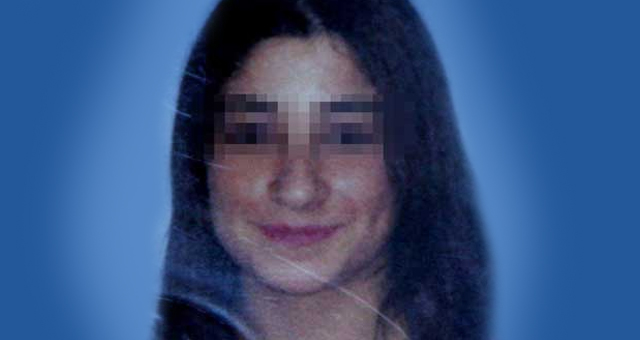 Genç kız, tacizciyi göğsünden bıçakladı