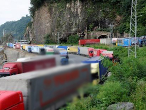 Yeni Bakan kuyruğu görünce!