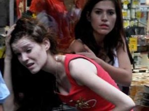 Kızların yan bakma kavgası