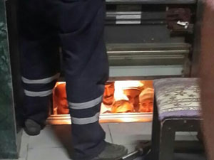 Adliye asansöründe korkulu anlar