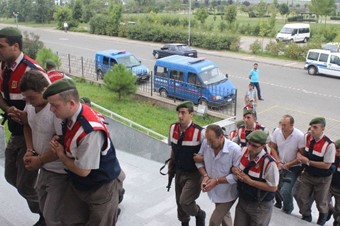 Cinayet zanlıları adliyeye getirildi