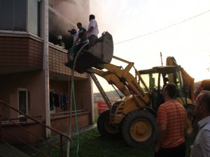 İtfaiye gelmeyince yangını...