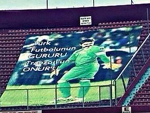 Fener tribünü ilk kez "Onurlu"