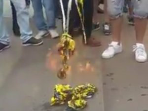 FLAŞ Fener bayrağını yaktılar