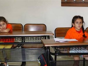 Kürtçe okula mühür