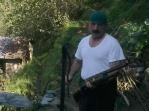 Trabzon'dayılan evin kedisine saldırınca...