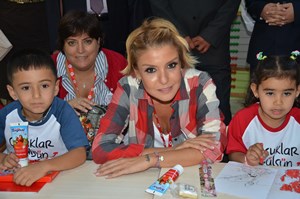 Gülben Ergen okul açtı