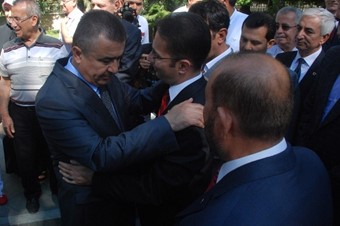 Lekesiz görevinden ayrıldı