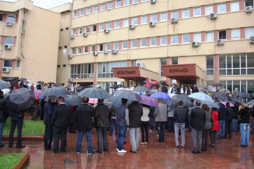 Öğretmenler yağmur çamur demedi