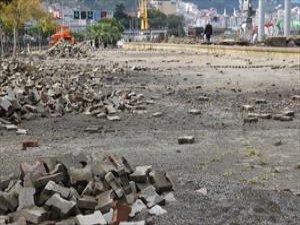 Dev dalgalara dayanamadı