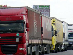 Sınırda tır kuyruğu!