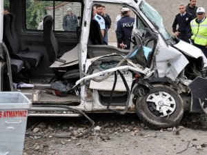 Öğrenci servisi kaza yaptı ve....