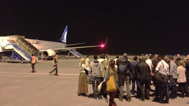 Uçak Kars yerine Trabzon'a indi