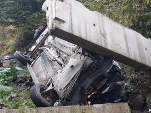 Kamyon devrildi ve...